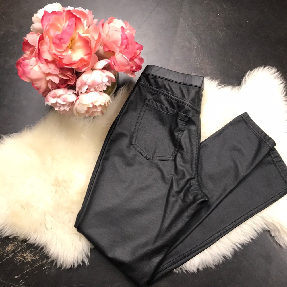 HUE faux leather stretch leggings